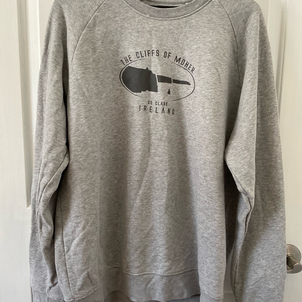 Cliffs of Moher Gray Crewneck Sweater 25” chest 30” length Ireland Irish